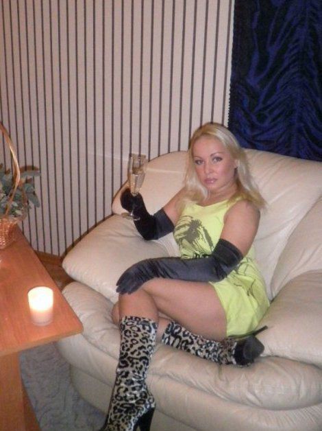 Проститутка Питера Любовь с 2 размером груди предлагает интим услуги у метро Адмиралтейская  +7(911)263-24-68 