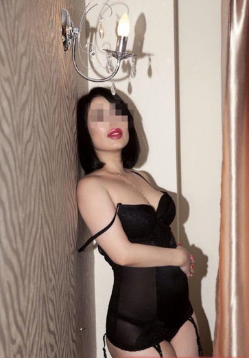 Проститутка Питера Ольга с 3 размером груди предлагает интим услуги у метро Спортивная  +7(981)285-07-98 