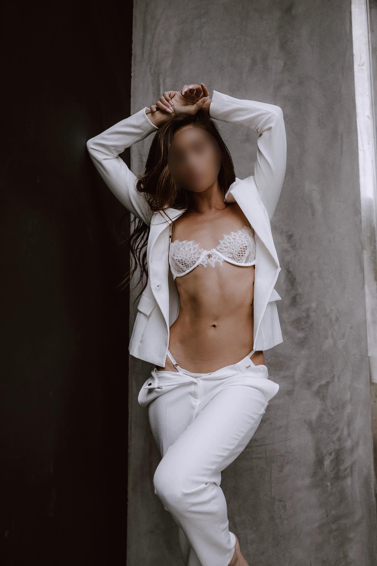 Проститутка Питера Алсу с 1 размером груди предлагает интим услуги у метро Старая Деревня  +7(931)366-28-01 